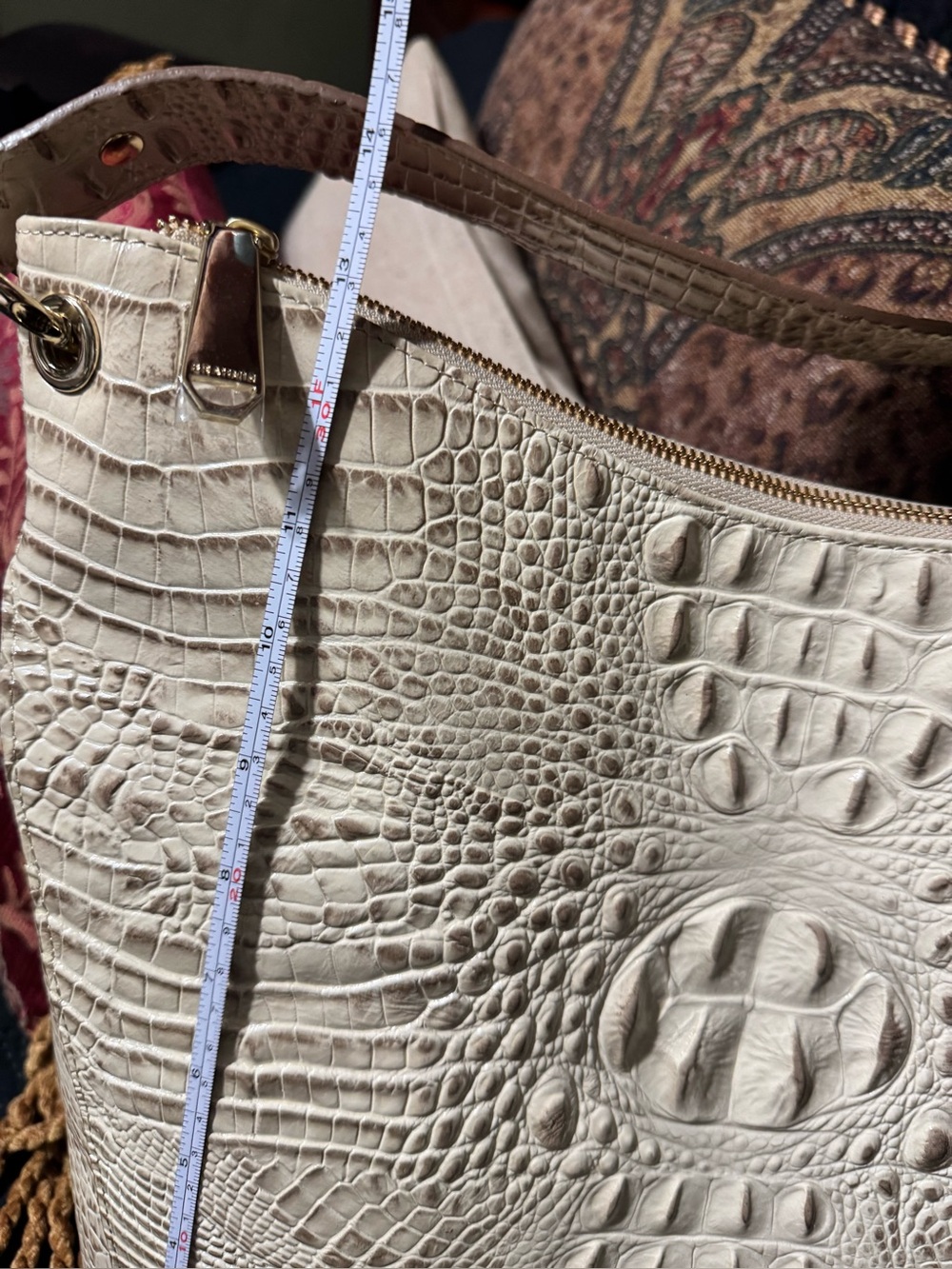 Brahmin Melbourne Purse. Vanilla colored Croc-Embossed Leather Shoulder Bag - Picture 6 of 7